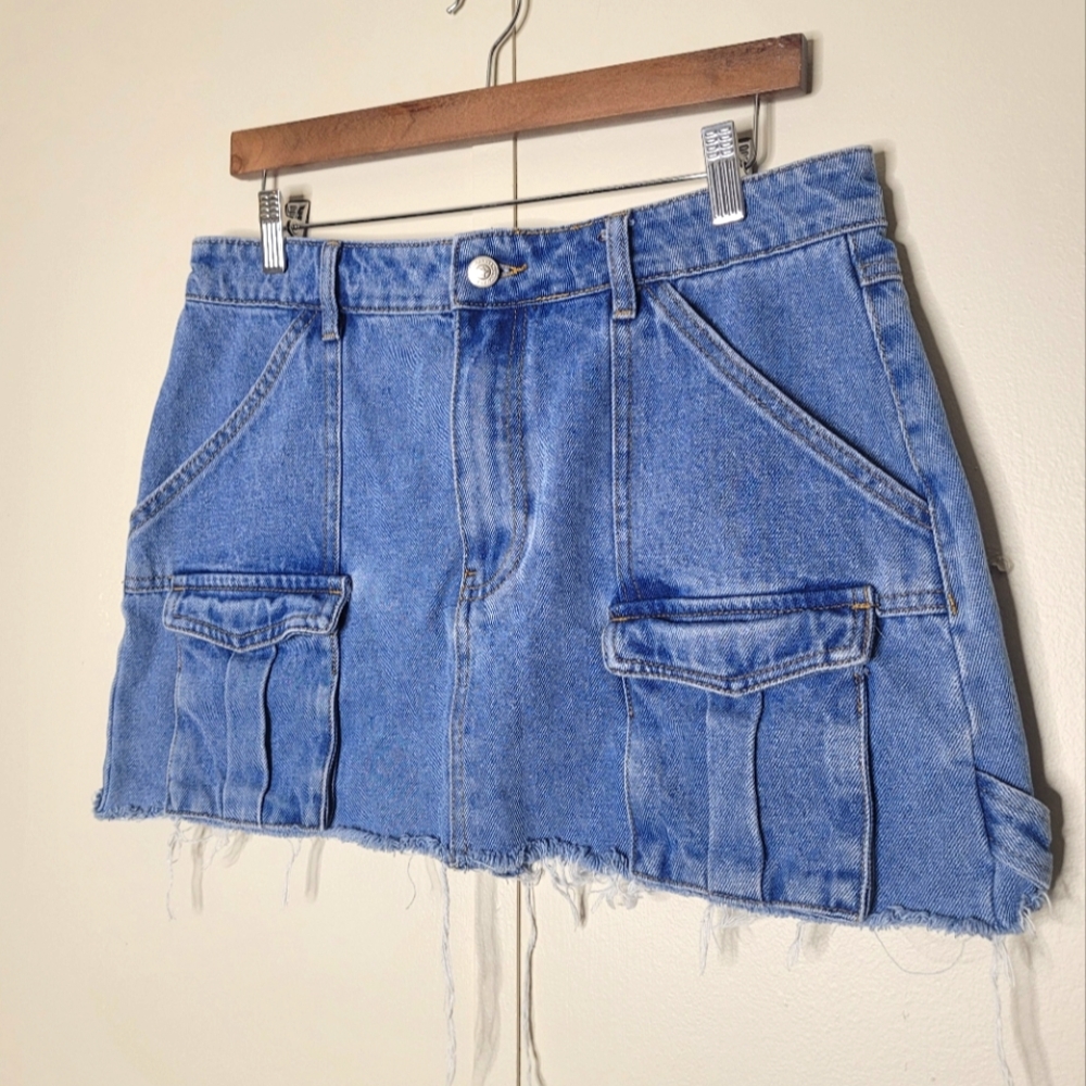 Princess Polly Denim Mini Skirt Size 8 Cargo Pockets Distressed Sexy Summer